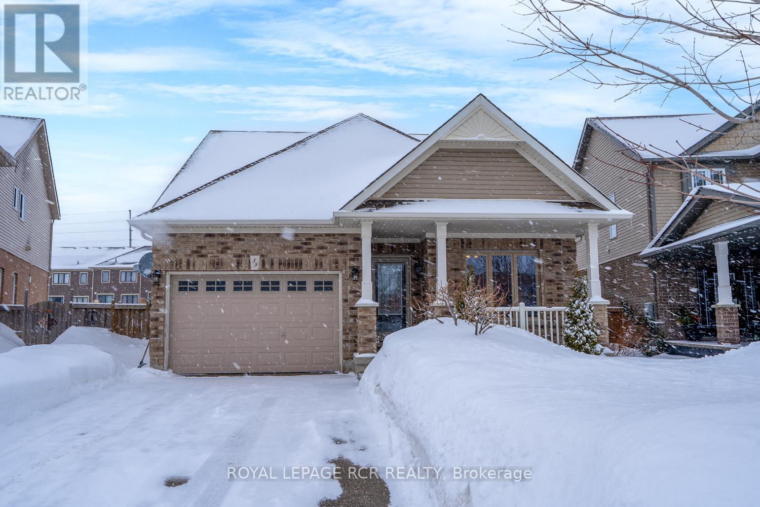 39 DINNICK CRESCENT, Orangeville, Ontario