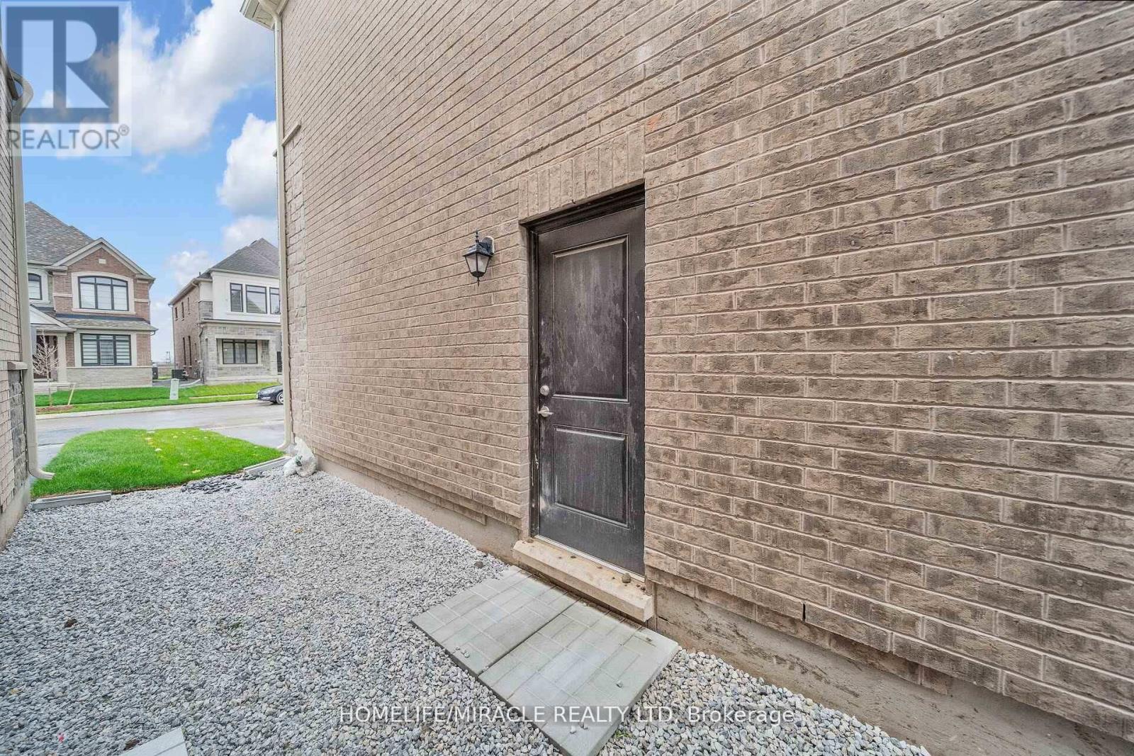 1536 Buttercup Court, Milton, Ontario  L9E 2G3 - Photo 39 - W12823092