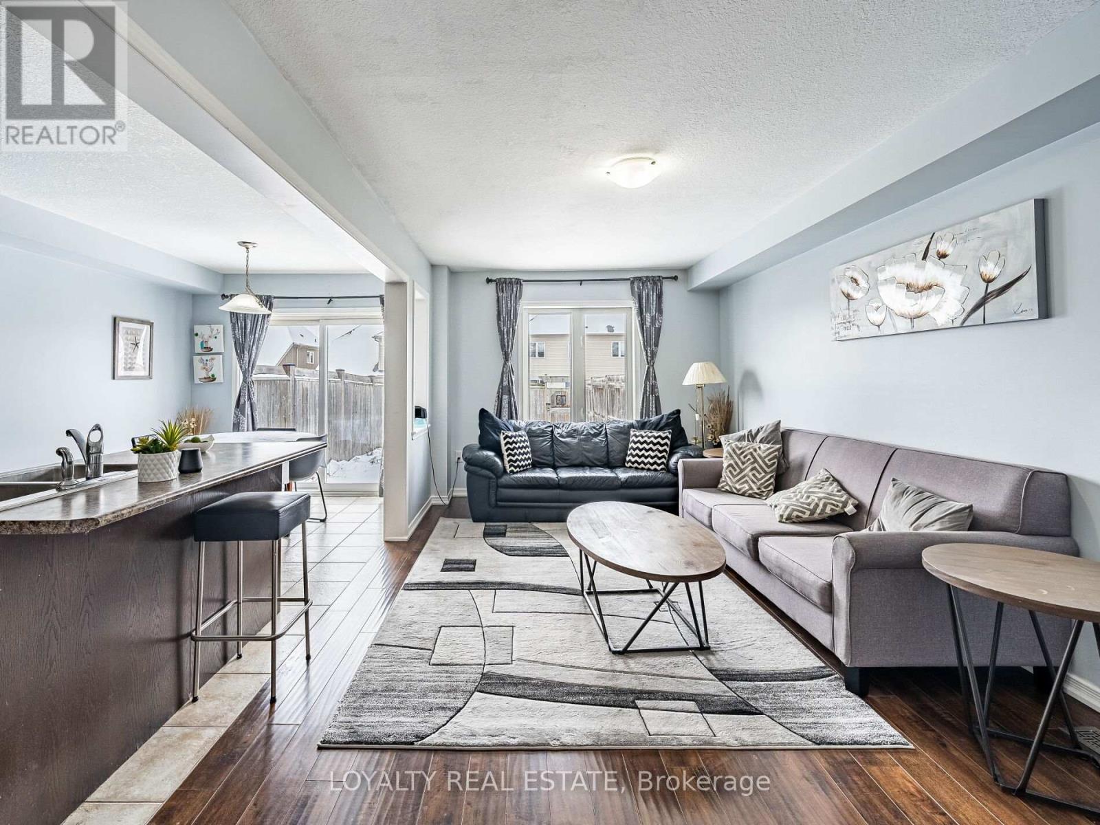 64 English Lane, Brantford, Ontario  N3T 0G9 - Photo 2 - X12822964