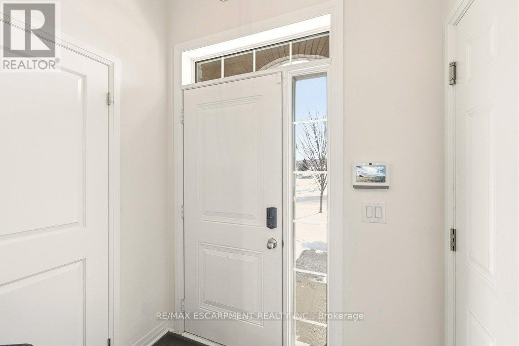 3998 Fracchioni Drive, Lincoln, Ontario  L3J 0R9 - Photo 3 - X12823056