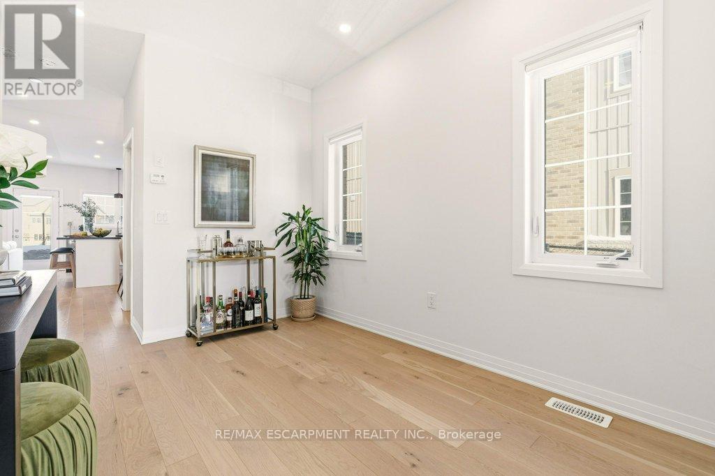 3998 Fracchioni Drive, Lincoln, Ontario  L3J 0R9 - Photo 5 - X12823056