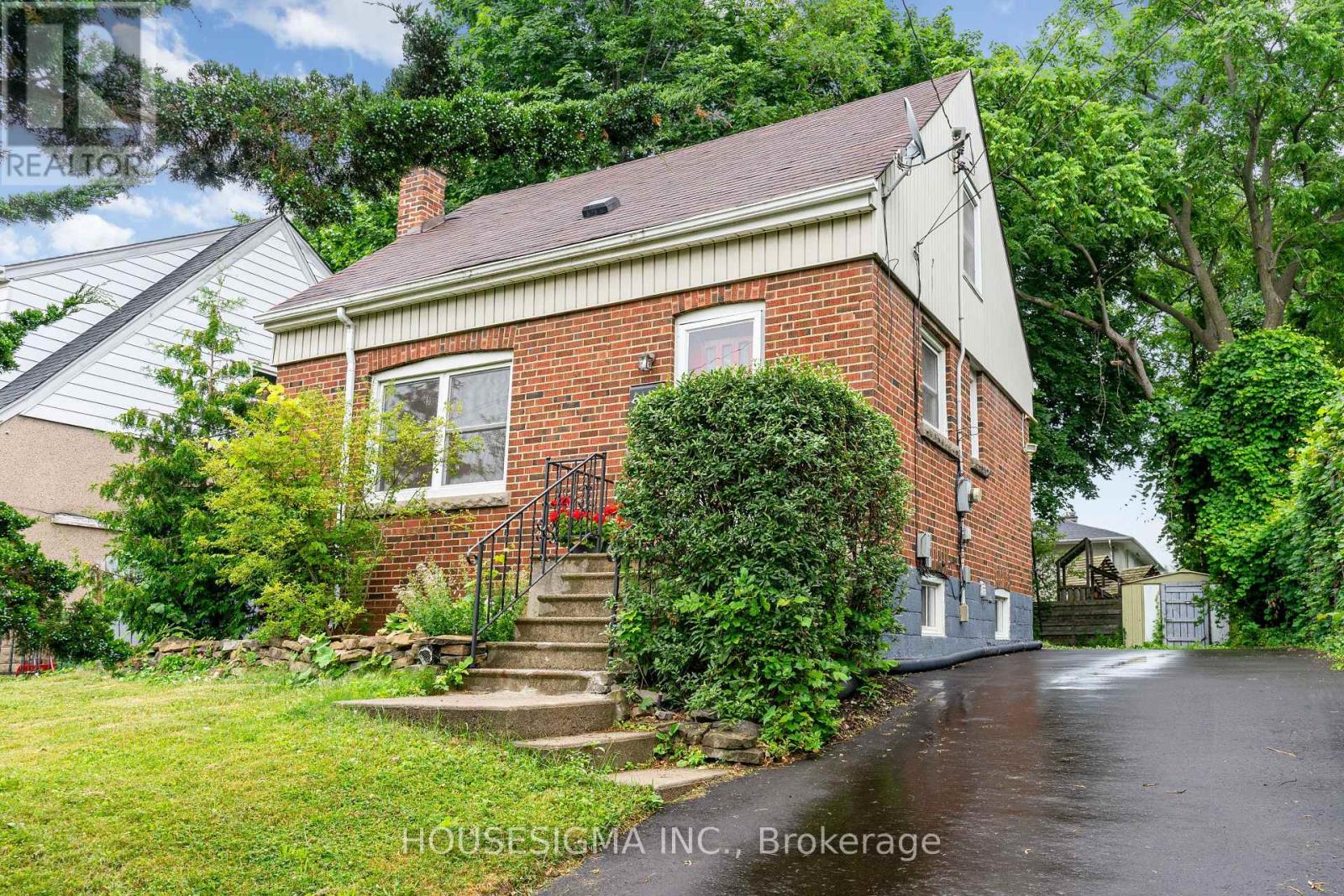 225 BOWMAN STREET, Hamilton, Ontario