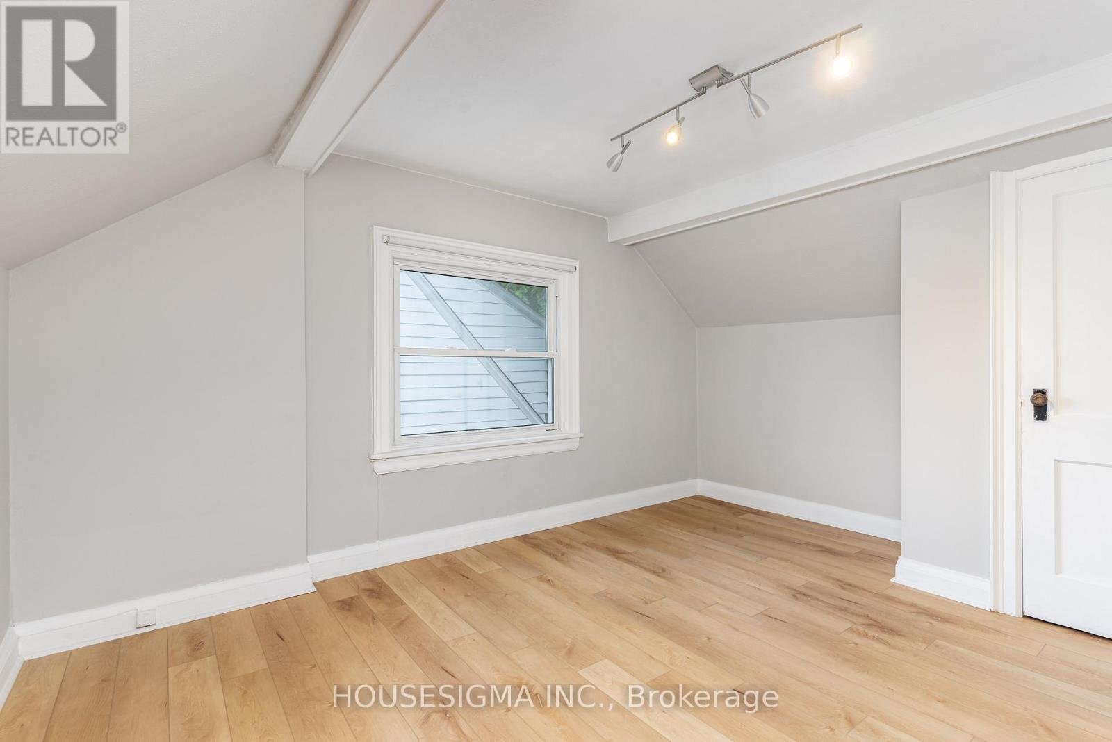 225 Bowman Street, Hamilton, Ontario  L8S 2T9 - Photo 12 - X12823128