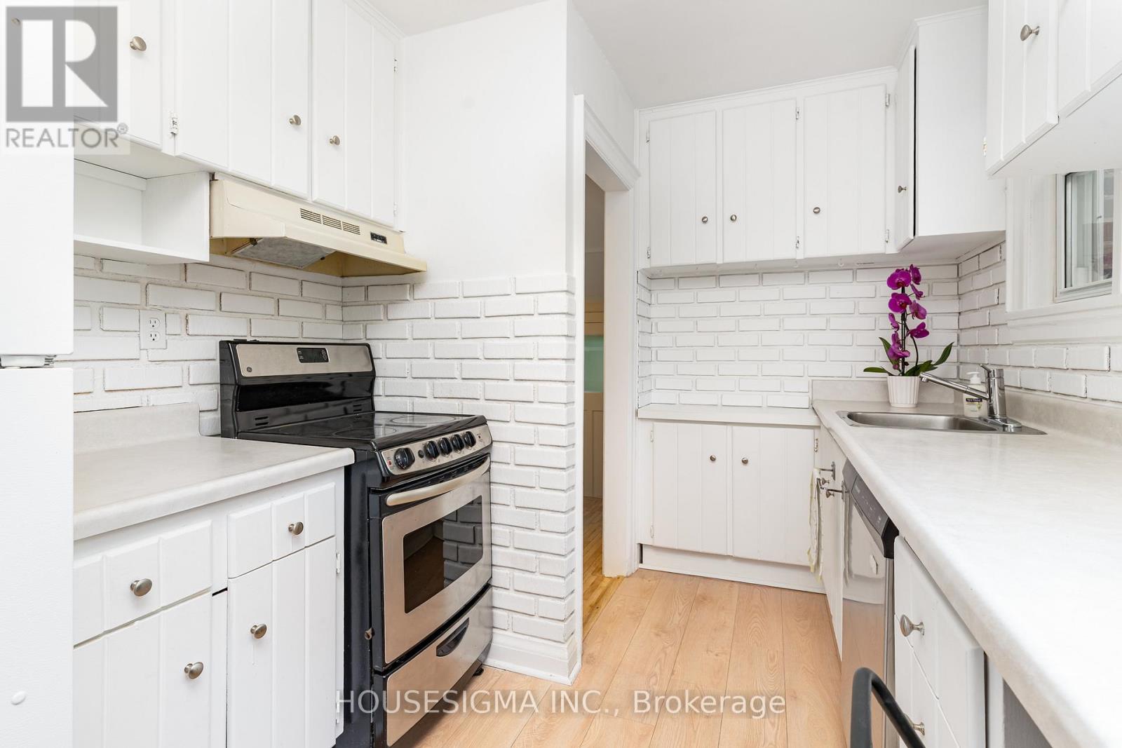 225 Bowman Street, Hamilton, Ontario  L8S 2T9 - Photo 7 - X12823128