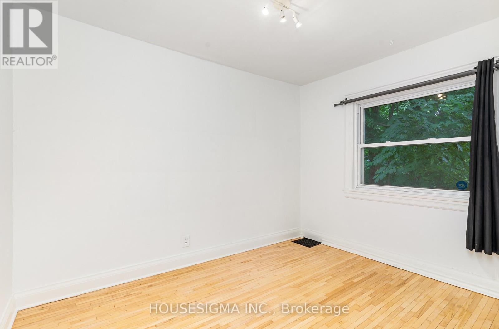 225 Bowman Street, Hamilton, Ontario  L8S 2T9 - Photo 8 - X12823128