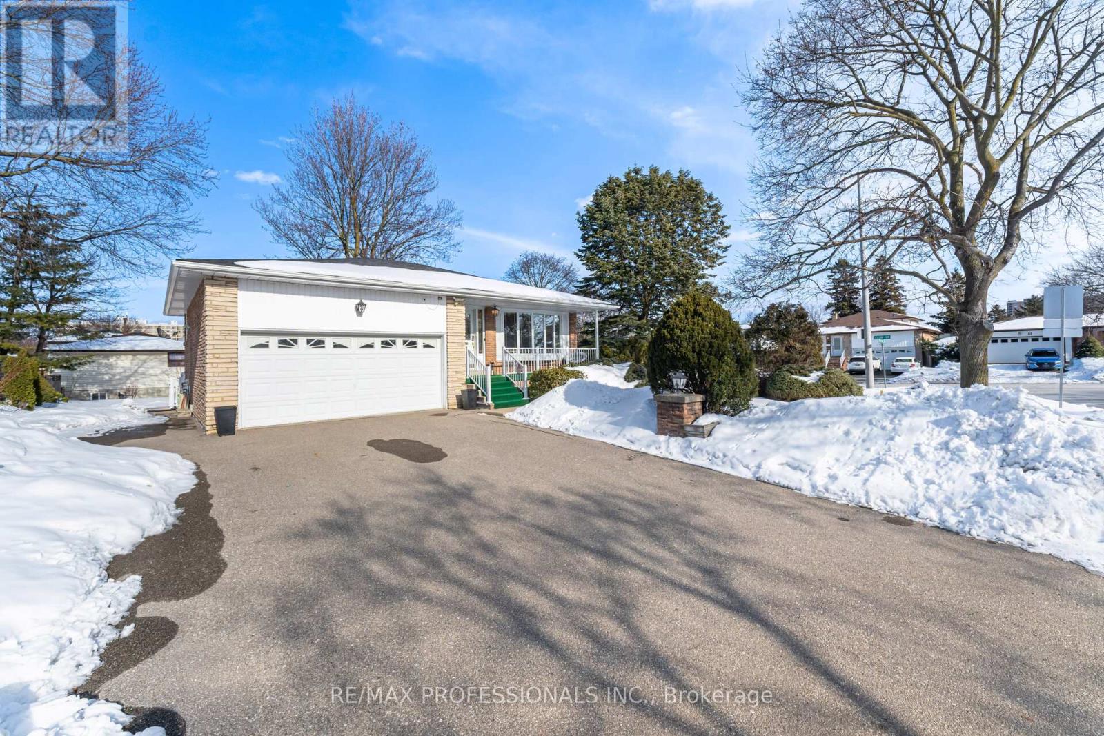 50 Trotters Lane, Brampton, Ontario  L6Y 1B6 - Photo 6 - W12820656