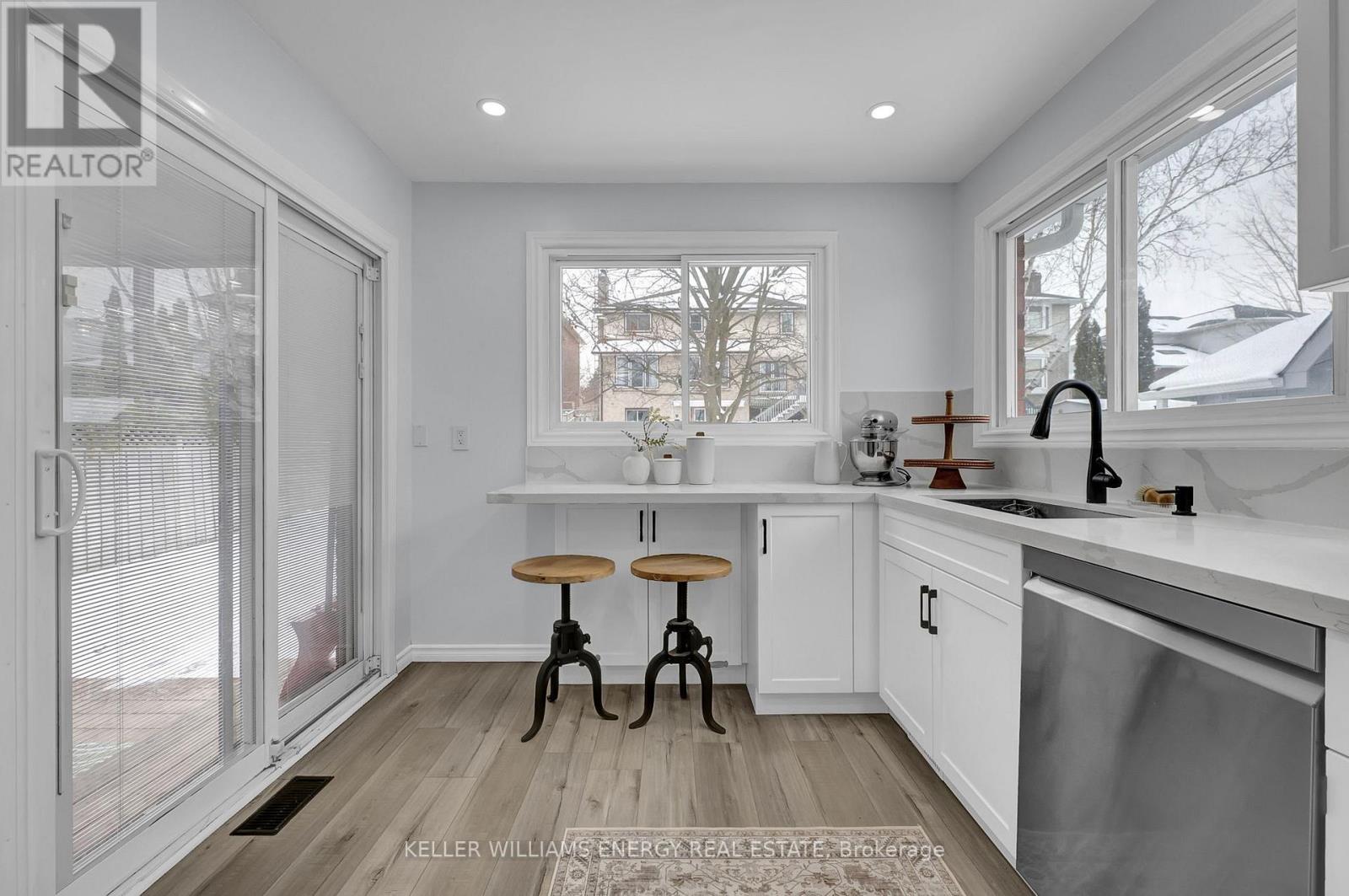 848 Copperfield Drive, Oshawa, Ontario  L1K 1P5 - Photo 4 - E12823376