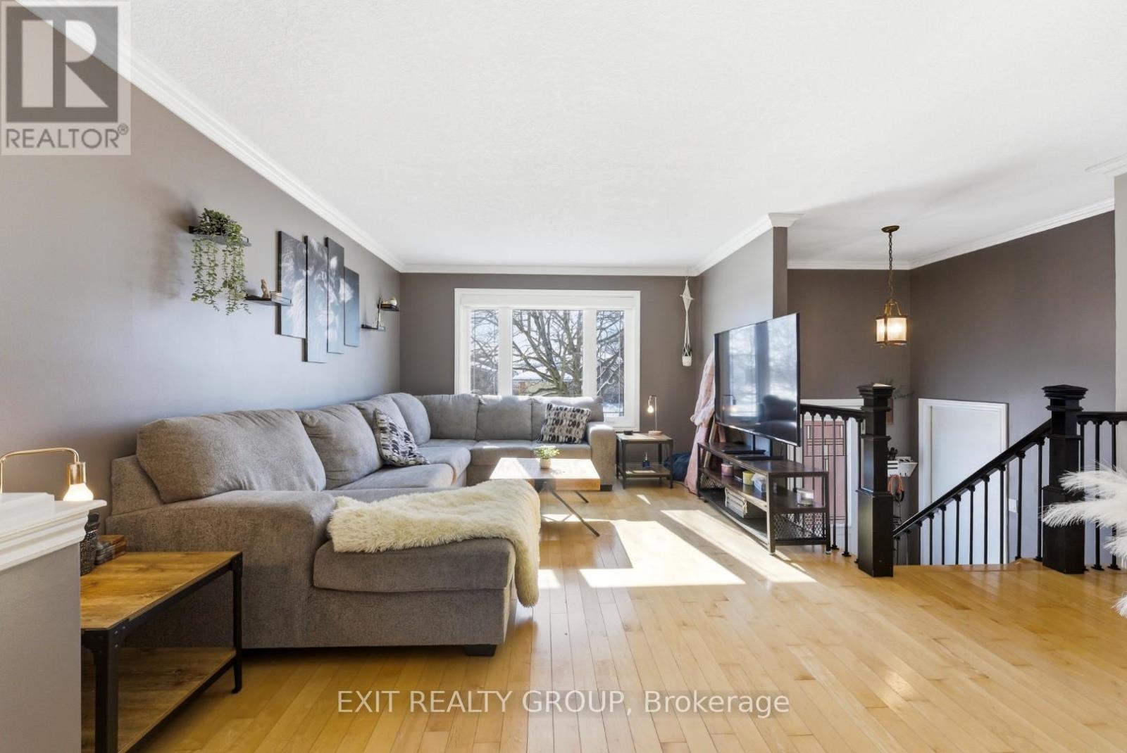 67 Bogart Crescent, Belleville, Ontario  K8P 5E8 - Photo 5 - X12823250