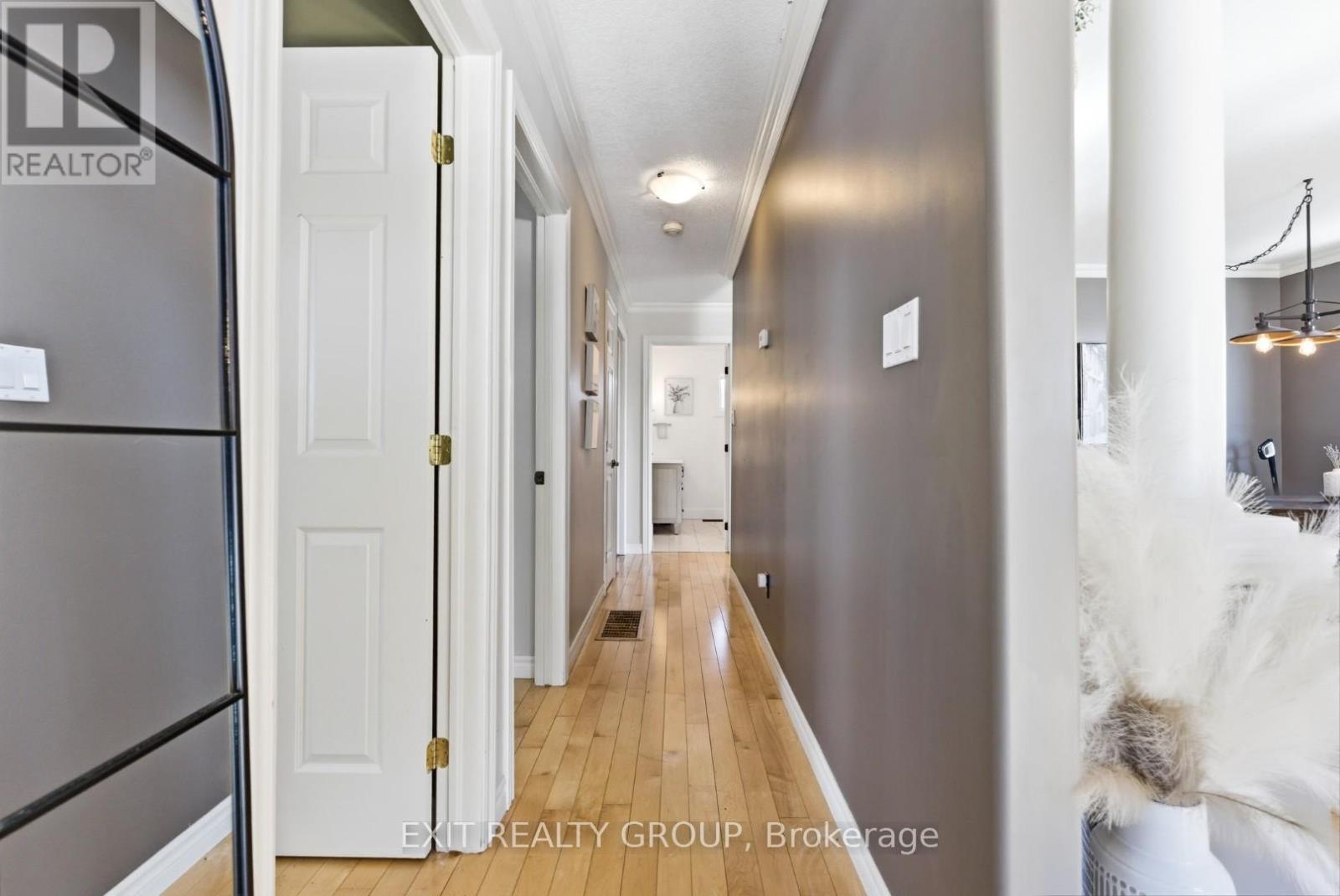 67 Bogart Crescent, Belleville, Ontario  K8P 5E8 - Photo 6 - X12823250