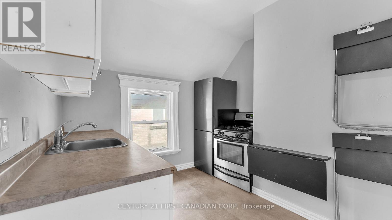 118 Wharncliffe Road S, London South, Ontario  N6J 2K3 - Photo 2 - X12823254