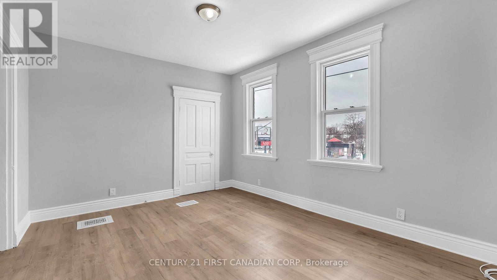 118 Wharncliffe Road S, London South, Ontario  N6J 2K3 - Photo 5 - X12823254