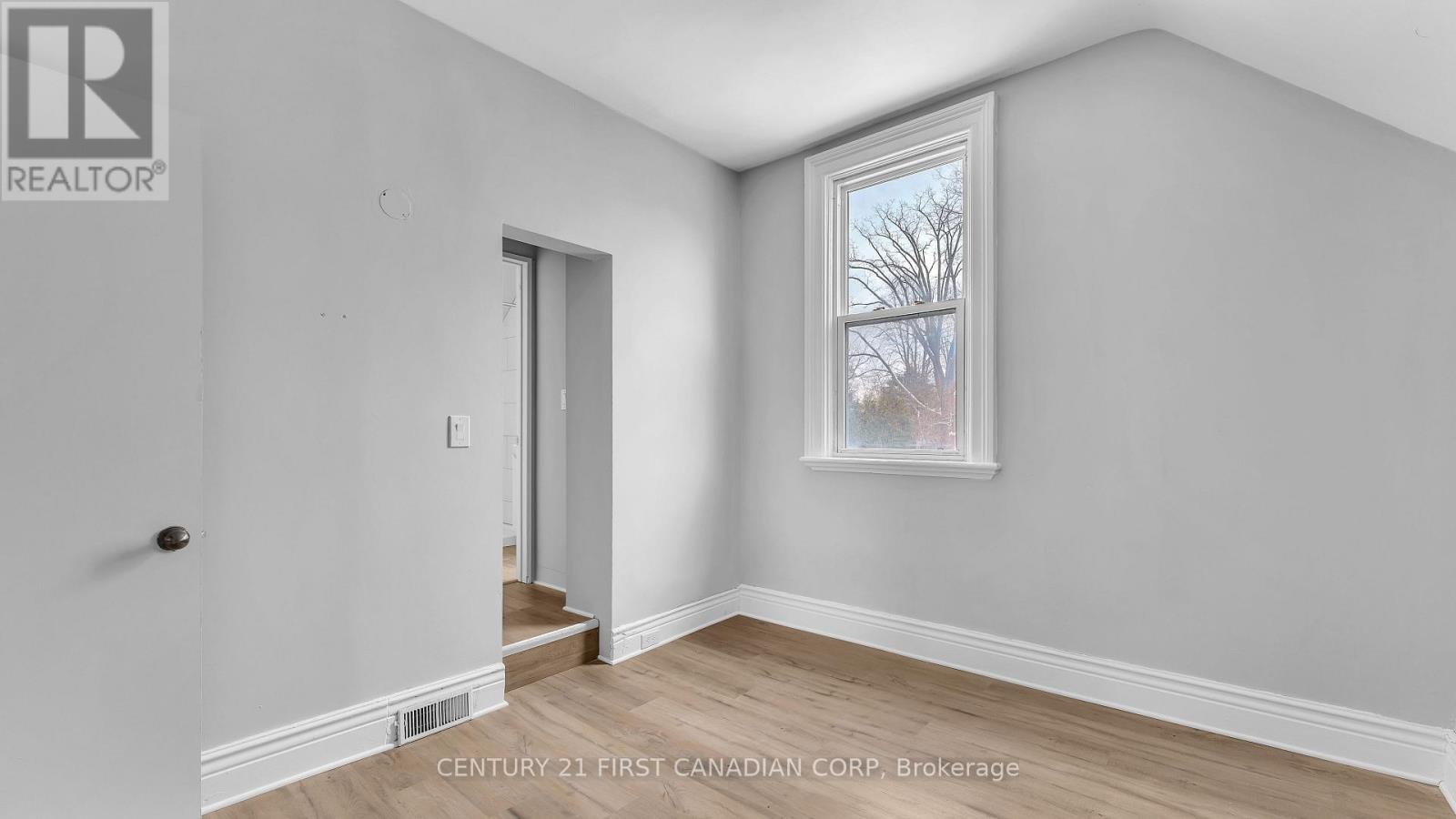 118 Wharncliffe Road S, London South, Ontario  N6J 2K3 - Photo 6 - X12823254