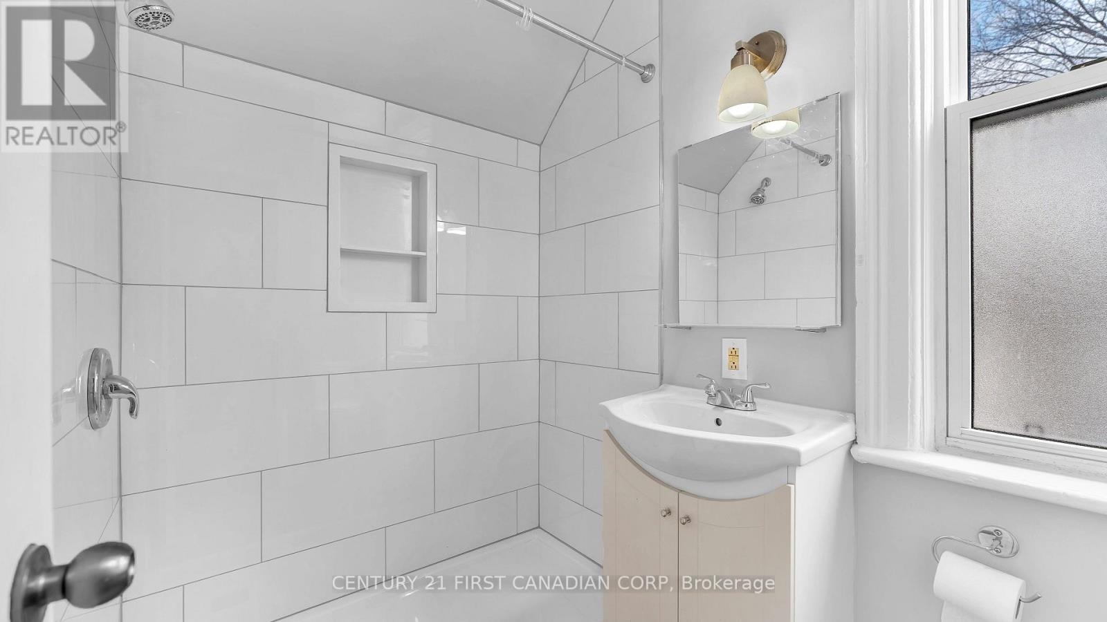 118 Wharncliffe Road S, London South, Ontario  N6J 2K3 - Photo 7 - X12823254