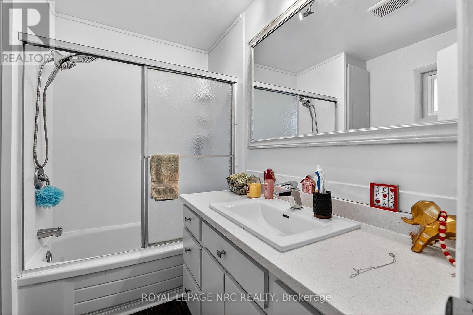 243 Derby Road, Fort Erie, Ontario  L0S 1B0 - Photo 12 - X12823326