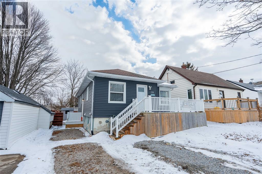 184 Gordon Street, Sarnia, Ontario  N7T 6N9 - Photo 2 - 26004075