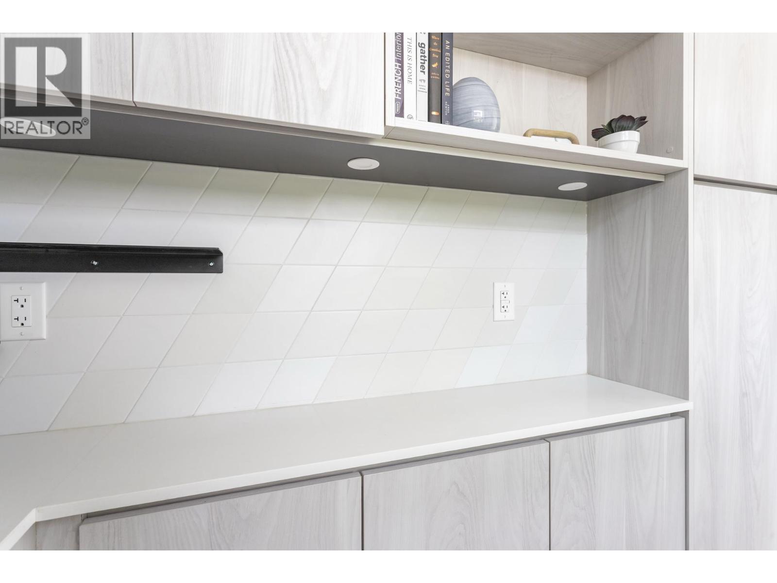 Listing Picture 11 of 38 : 3249 CLIVE AVENUE, Vancouver / 溫哥華 - 魯藝地產 Yvonne Lu Group - MLS Medallion Club Member