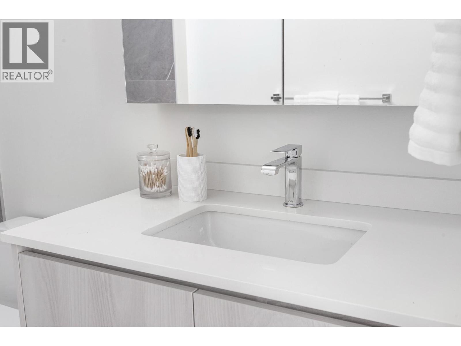 Listing Picture 15 of 38 : 3249 CLIVE AVENUE, Vancouver / 溫哥華 - 魯藝地產 Yvonne Lu Group - MLS Medallion Club Member