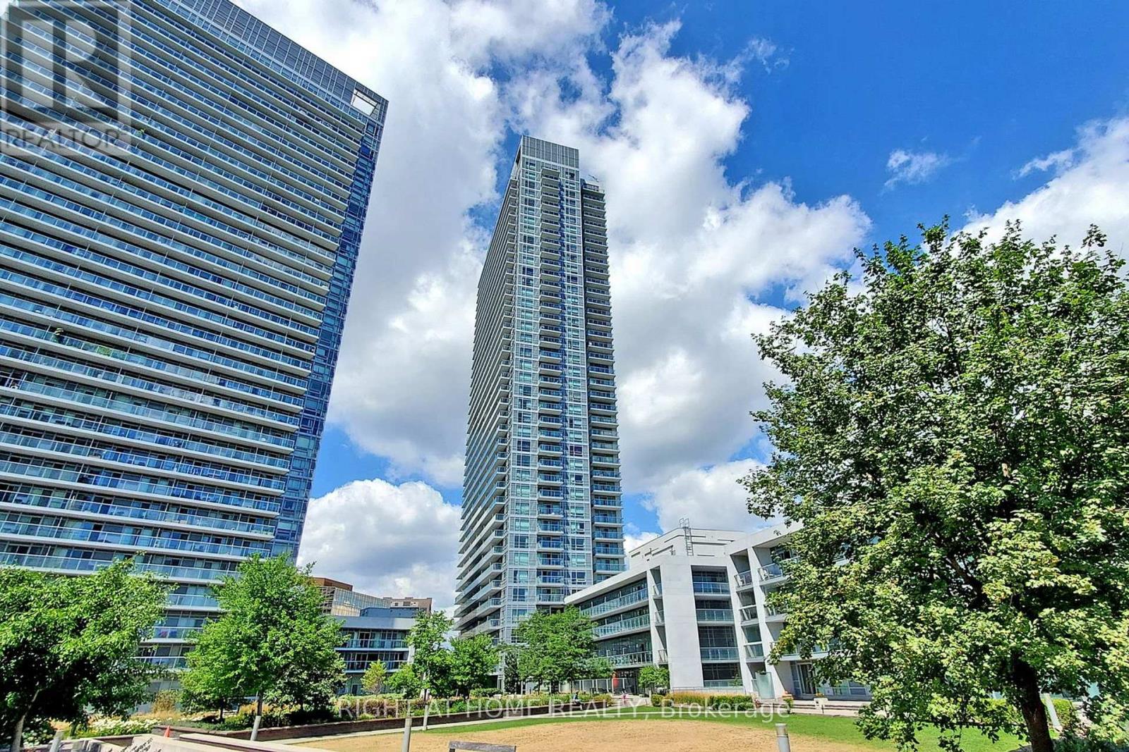 1805 - 2015 Sheppard Avenue E, Toronto, Ontario  M2J 1W6 - Photo 2 - C12823266