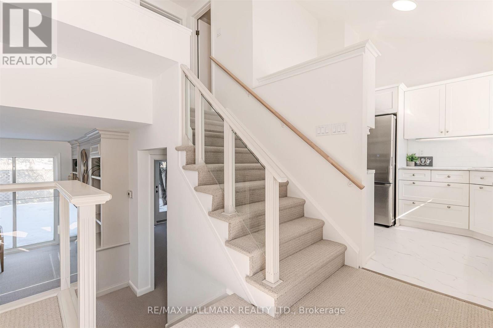 16 Burdock Lane, Toronto, Ontario  M3C 2G5 - Photo 6 - C12823346