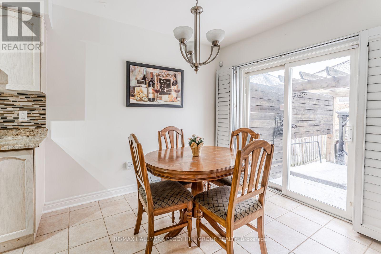 179 Warwick Crescent, Newmarket, Ontario  L3X 2S3 - Photo 3 - N12823316