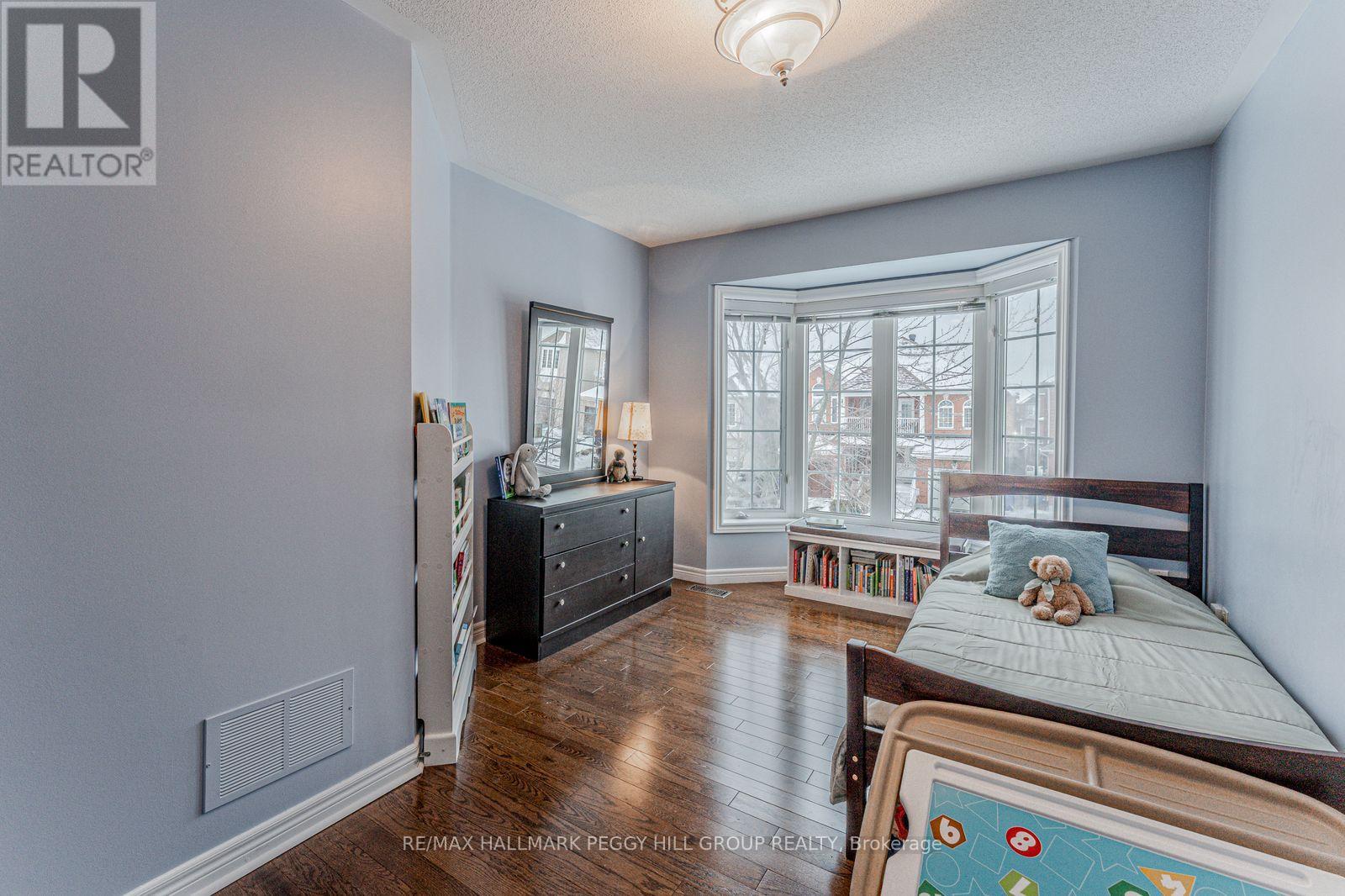 179 Warwick Crescent, Newmarket, Ontario  L3X 2S3 - Photo 7 - N12823316