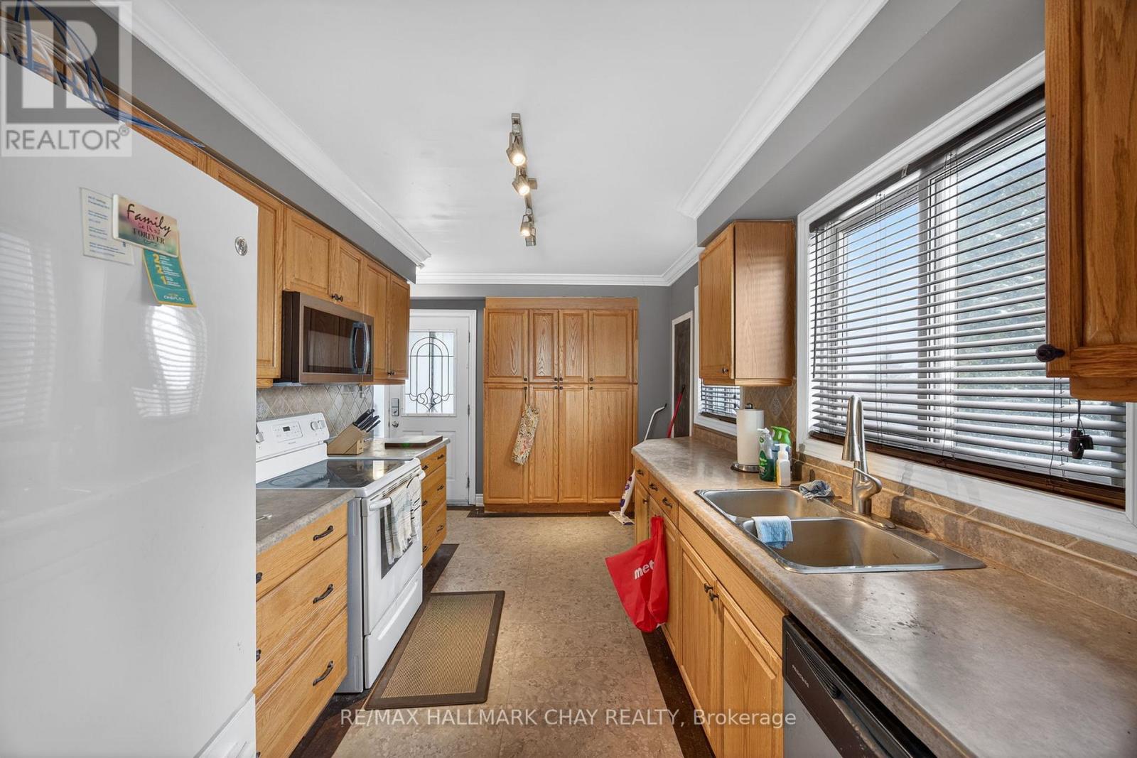 218 Colborne Street, Bradford West Gwillimbury, Ontario  L3Z 2R5 - Photo 4 - N12823368