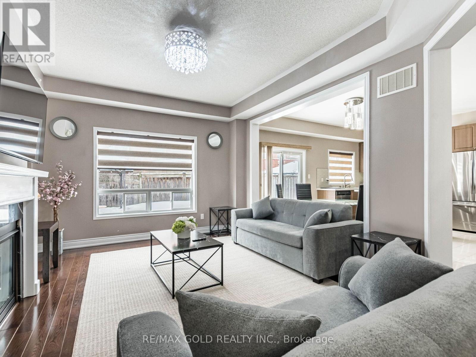 18 Travis Crescent, Brampton, Ontario  L7A 0P2 - Photo 11 - W12823256