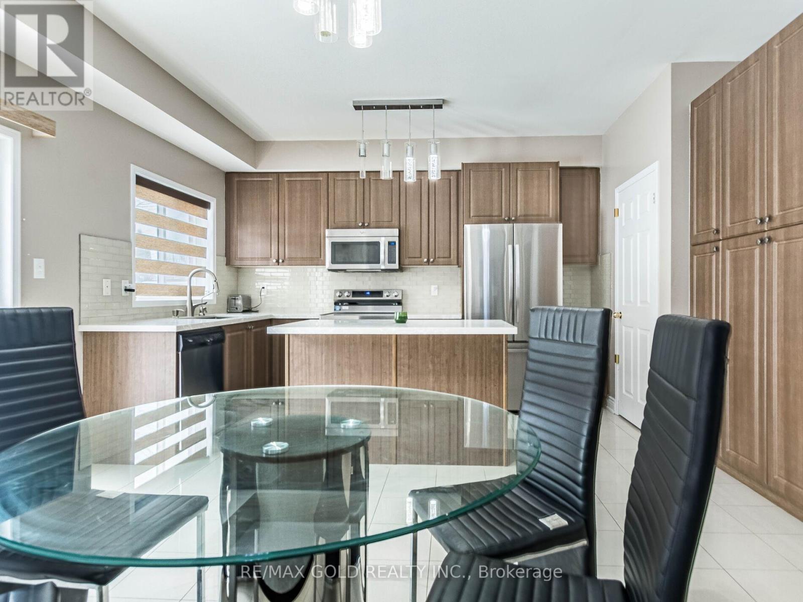 18 Travis Crescent, Brampton, Ontario  L7A 0P2 - Photo 15 - W12823256