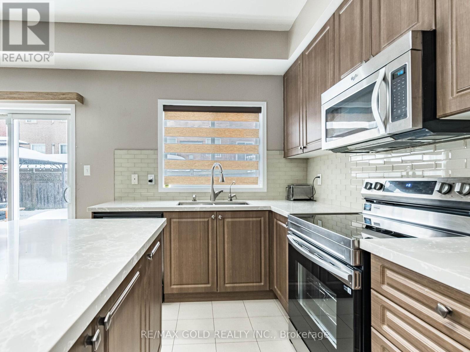 18 Travis Crescent, Brampton, Ontario  L7A 0P2 - Photo 17 - W12823256