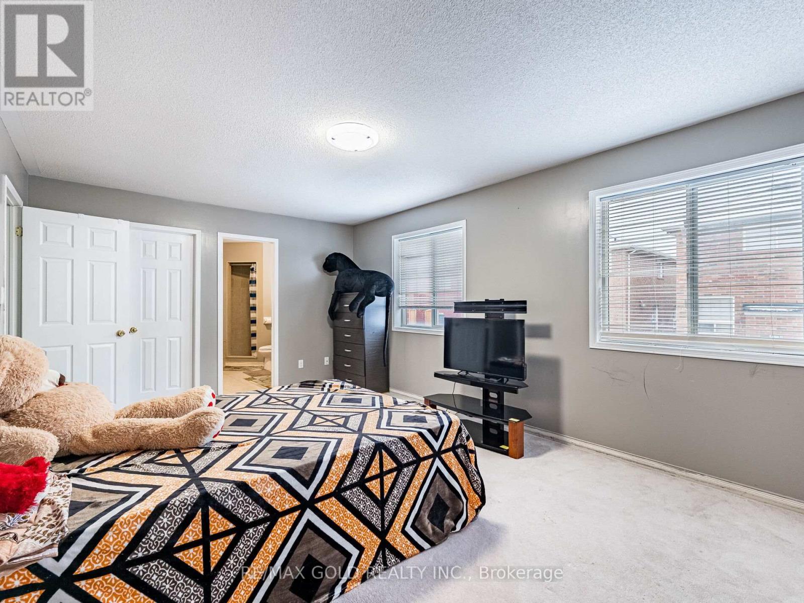 18 Travis Crescent, Brampton, Ontario  L7A 0P2 - Photo 21 - W12823256