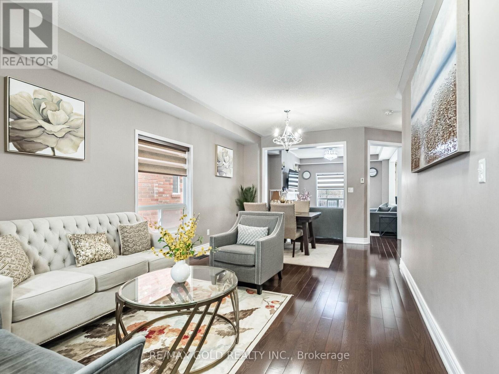 18 Travis Crescent, Brampton, Ontario  L7A 0P2 - Photo 4 - W12823256