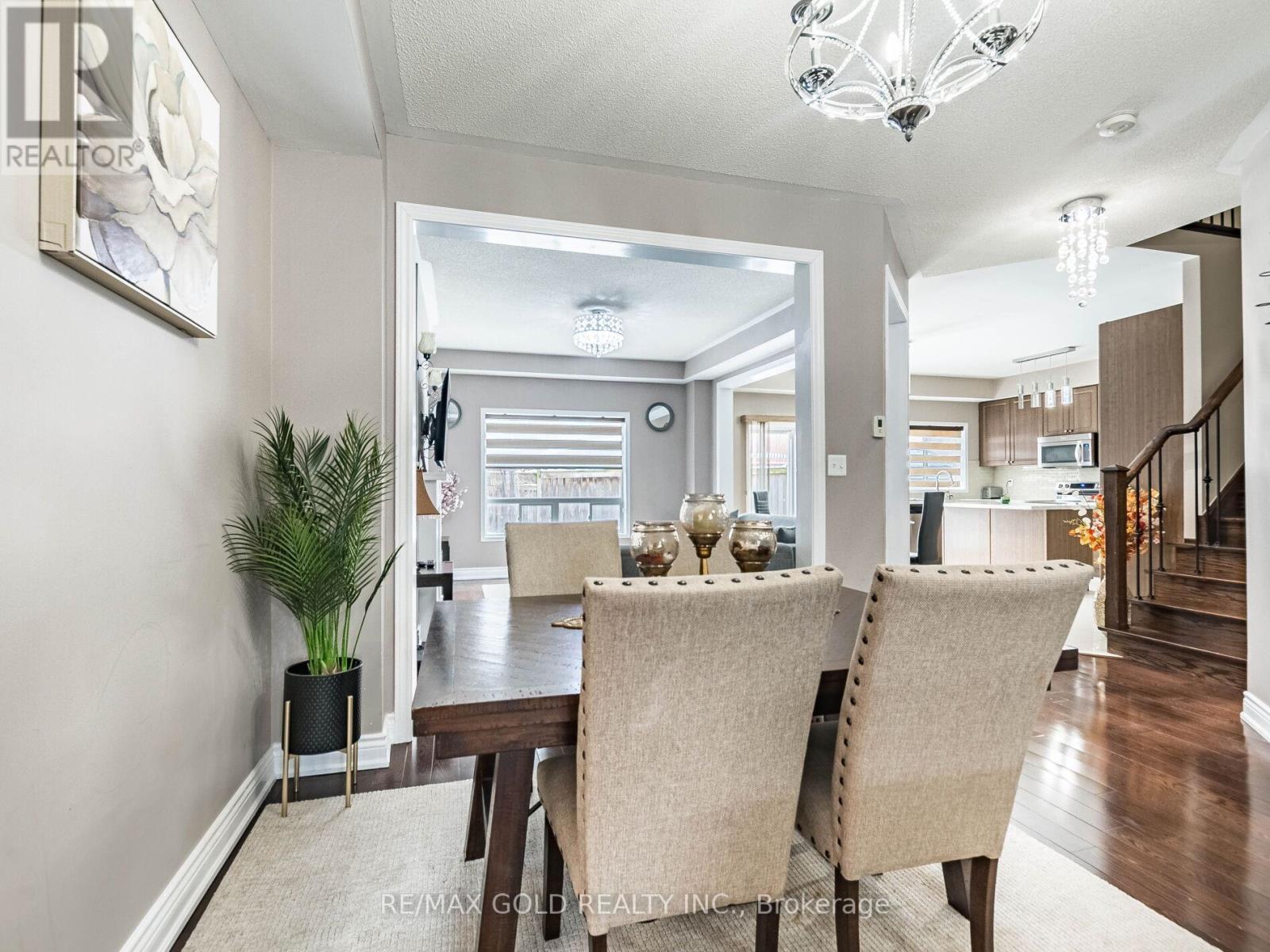 18 Travis Crescent, Brampton, Ontario  L7A 0P2 - Photo 6 - W12823256