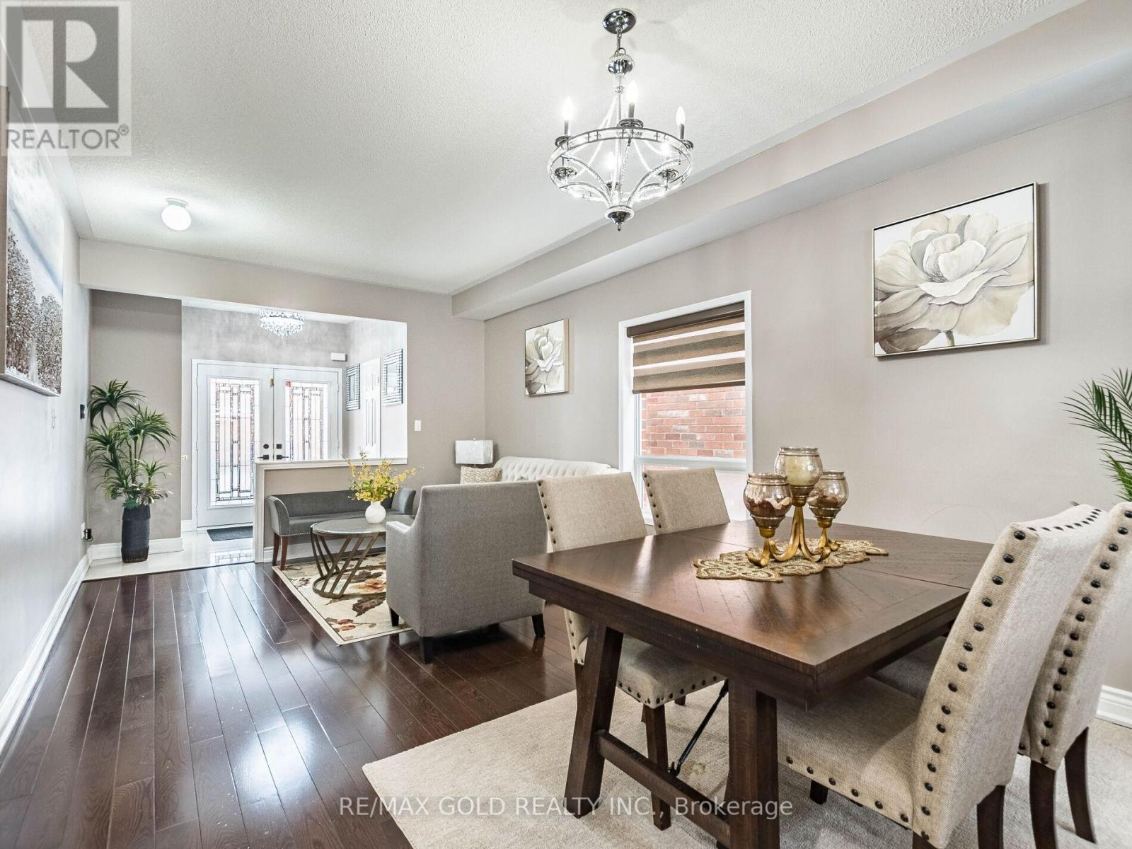 18 Travis Crescent, Brampton, Ontario  L7A 0P2 - Photo 7 - W12823256