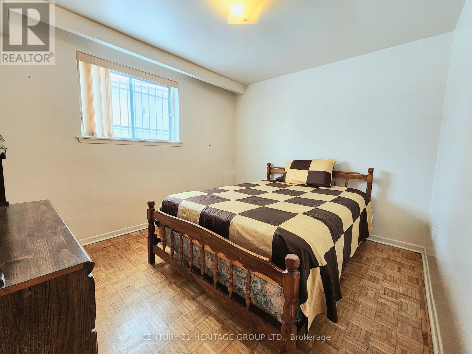 135 Derrydown Road, Toronto, Ontario  M3J 1R6 - Photo 12 - W12823264