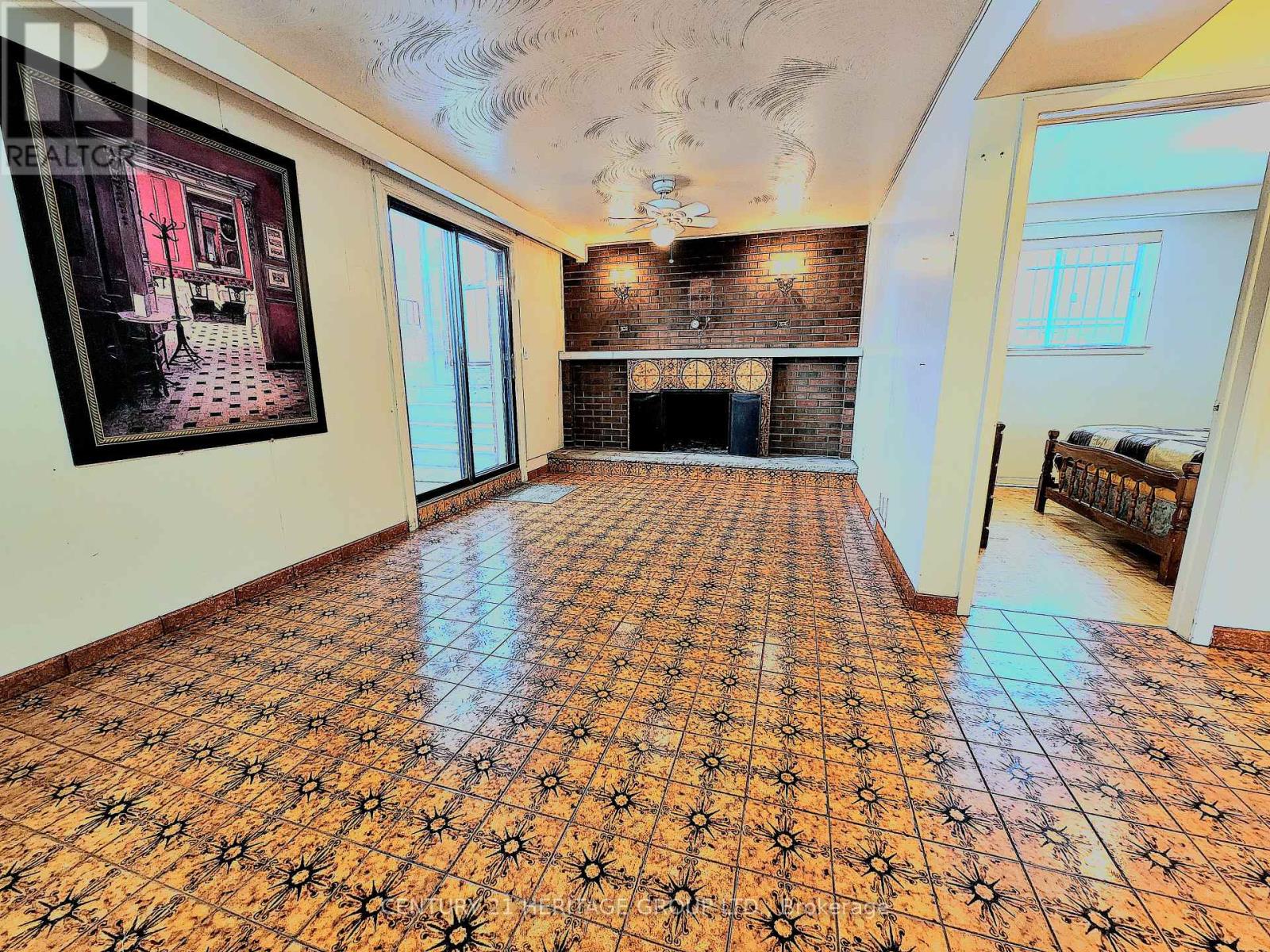 135 Derrydown Road, Toronto, Ontario  M3J 1R6 - Photo 14 - W12823264