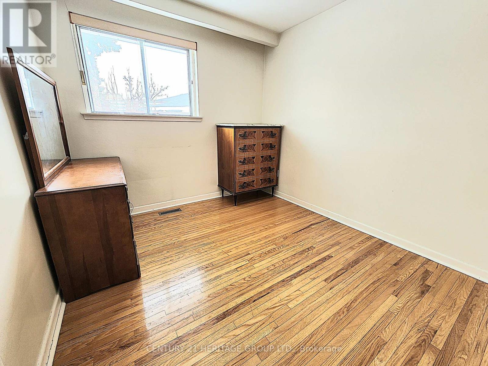 135 Derrydown Road, Toronto, Ontario  M3J 1R6 - Photo 15 - W12823264