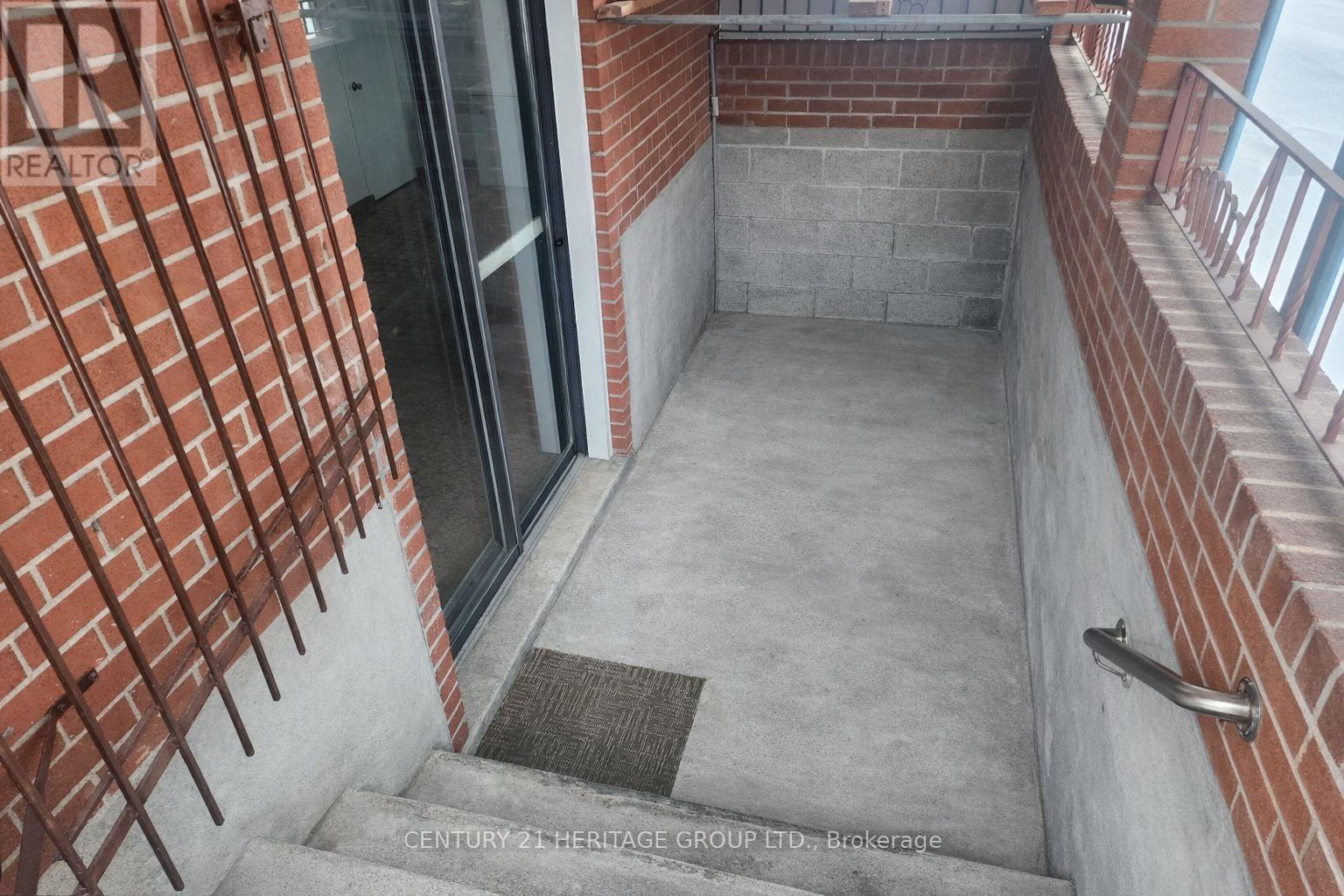 135 Derrydown Road, Toronto, Ontario  M3J 1R6 - Photo 18 - W12823264