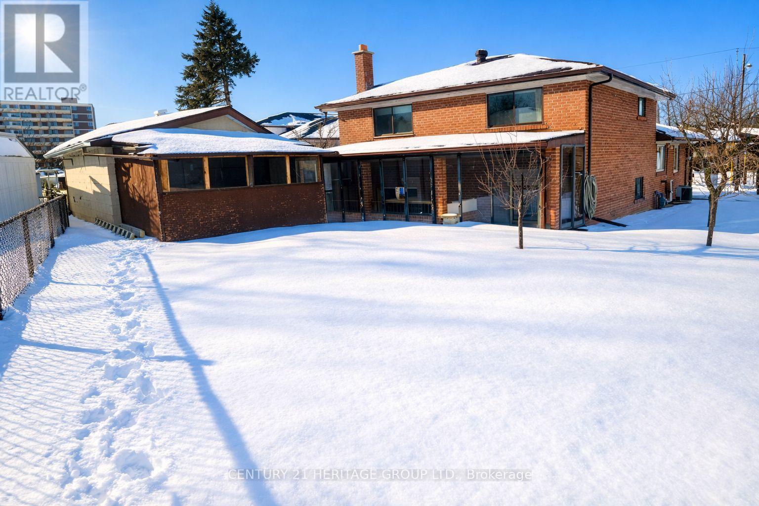 135 Derrydown Road, Toronto, Ontario  M3J 1R6 - Photo 3 - W12823264