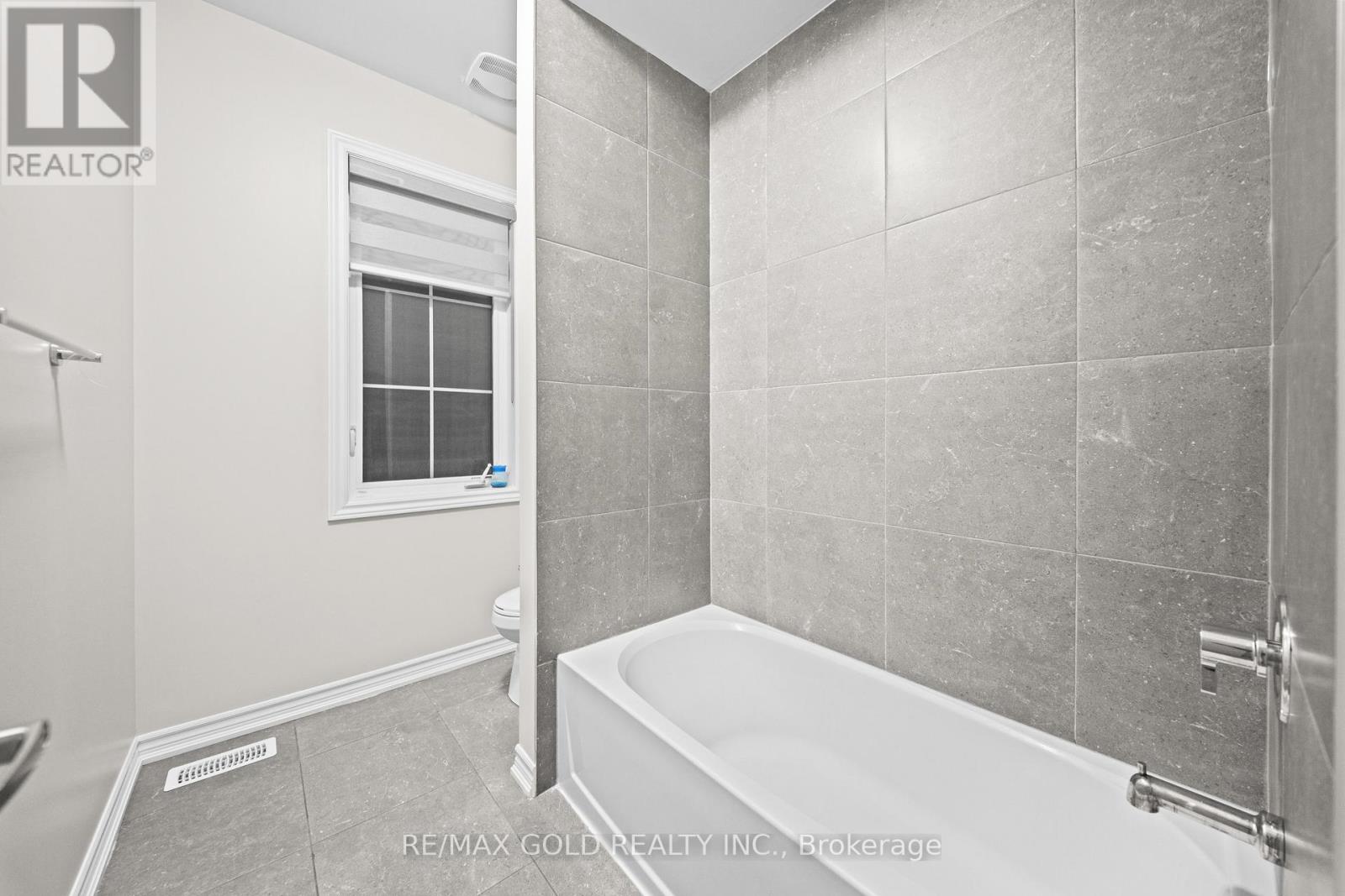 41 Rainbrook Close, Brampton, Ontario  L6R 0Y9 - Photo 14 - W12823310