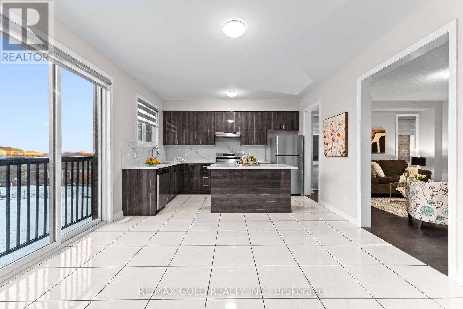 41 Rainbrook Close, Brampton, Ontario  L6R 0Y9 - Photo 6 - W12823310