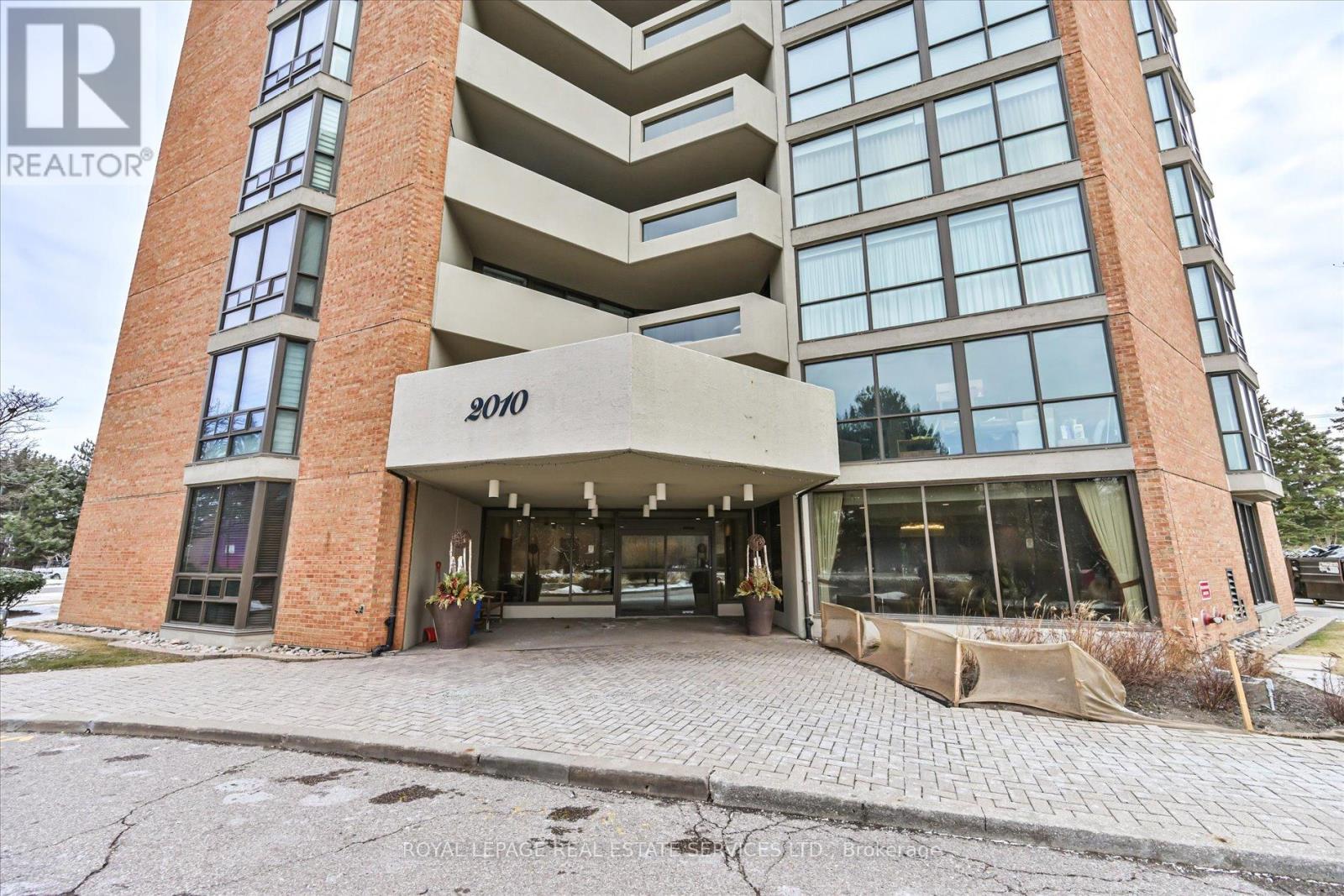 Ph03 - 2010 Islington Avenue, Toronto, Ontario  M9P 3S8 - Photo 2 - W12823322