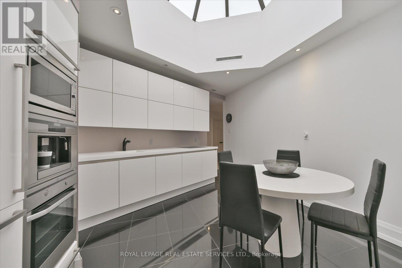 Ph03 - 2010 Islington Avenue, Toronto, Ontario  M9P 3S8 - Photo 21 - W12823322