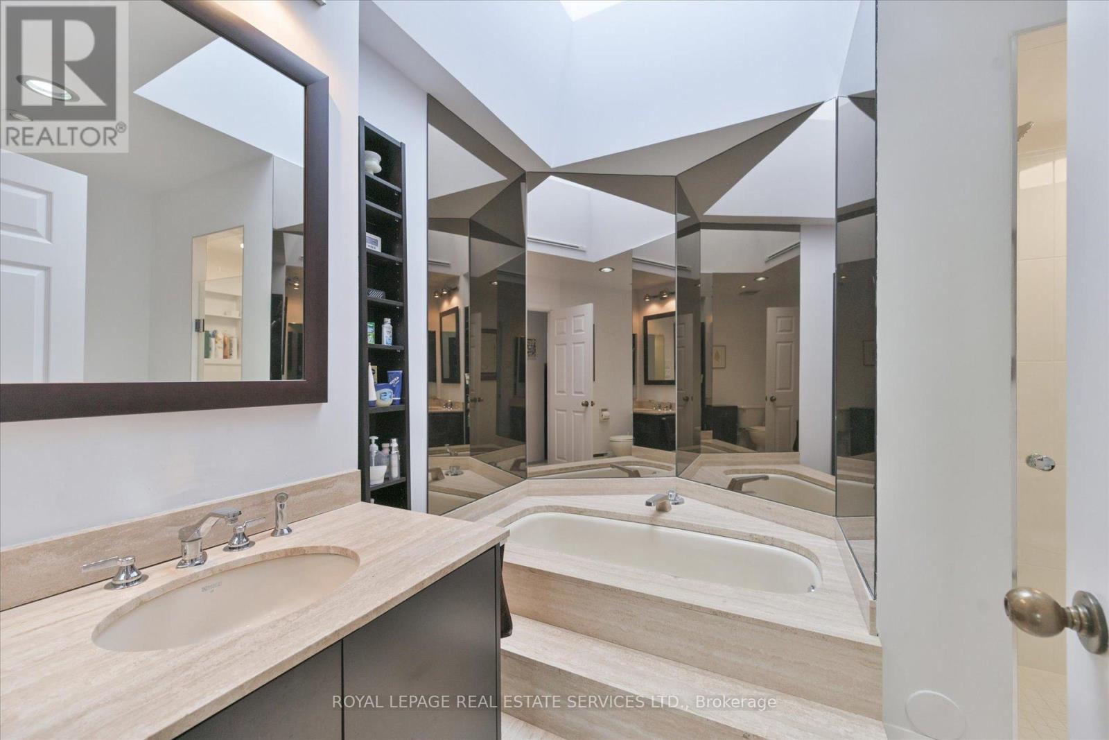 Ph03 - 2010 Islington Avenue, Toronto, Ontario  M9P 3S8 - Photo 31 - W12823322