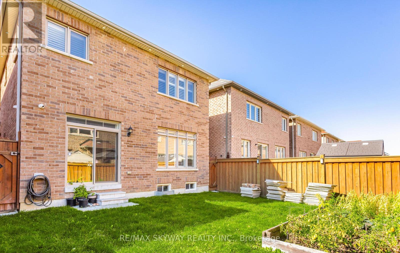 87 Villadowns Trail, Brampton, Ontario  L6R 3Y8 - Photo 50 - W12823324