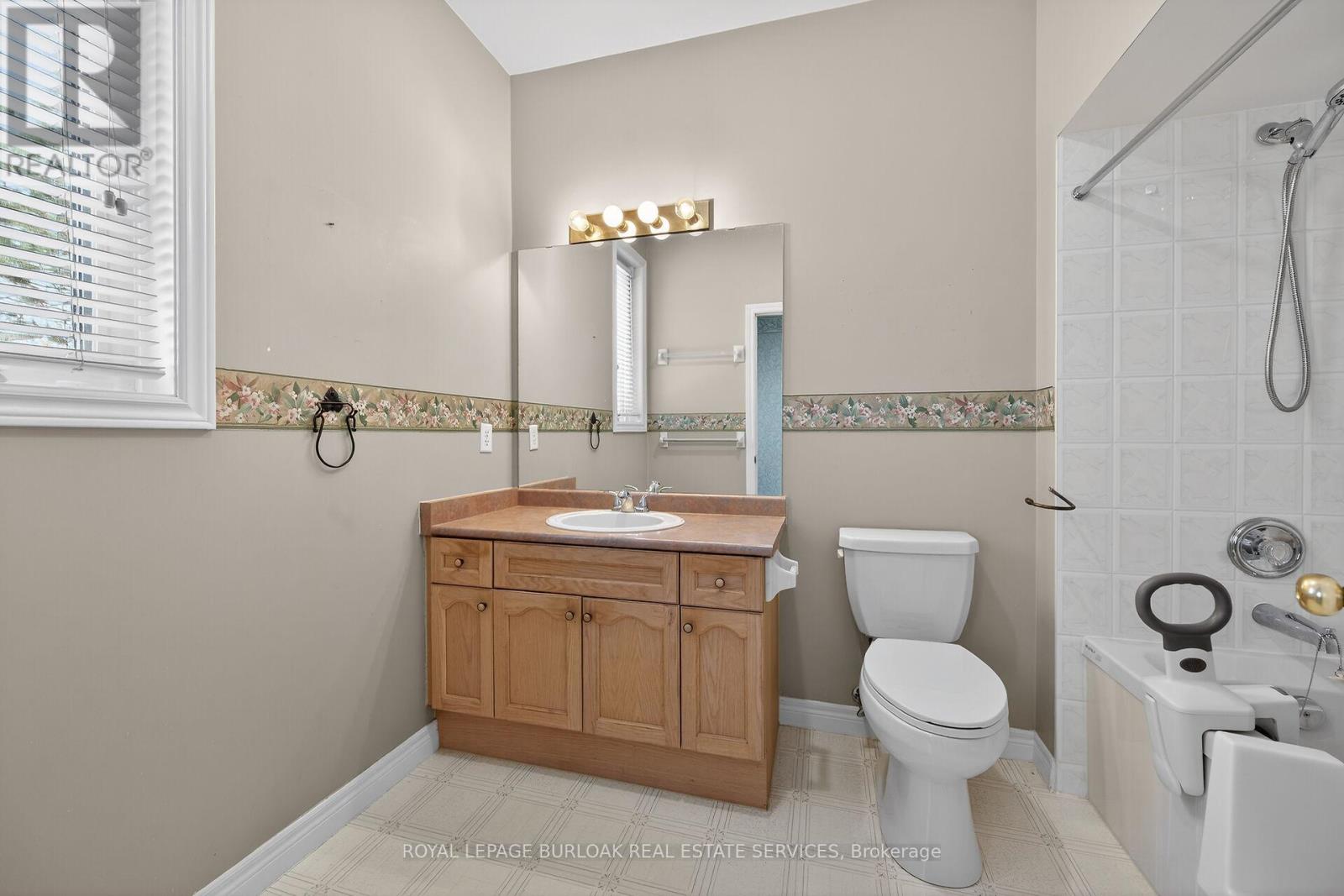 20 Twentyplace Boulevard, Hamilton, Ontario  L0R 1W0 - Photo 14 - X12823260