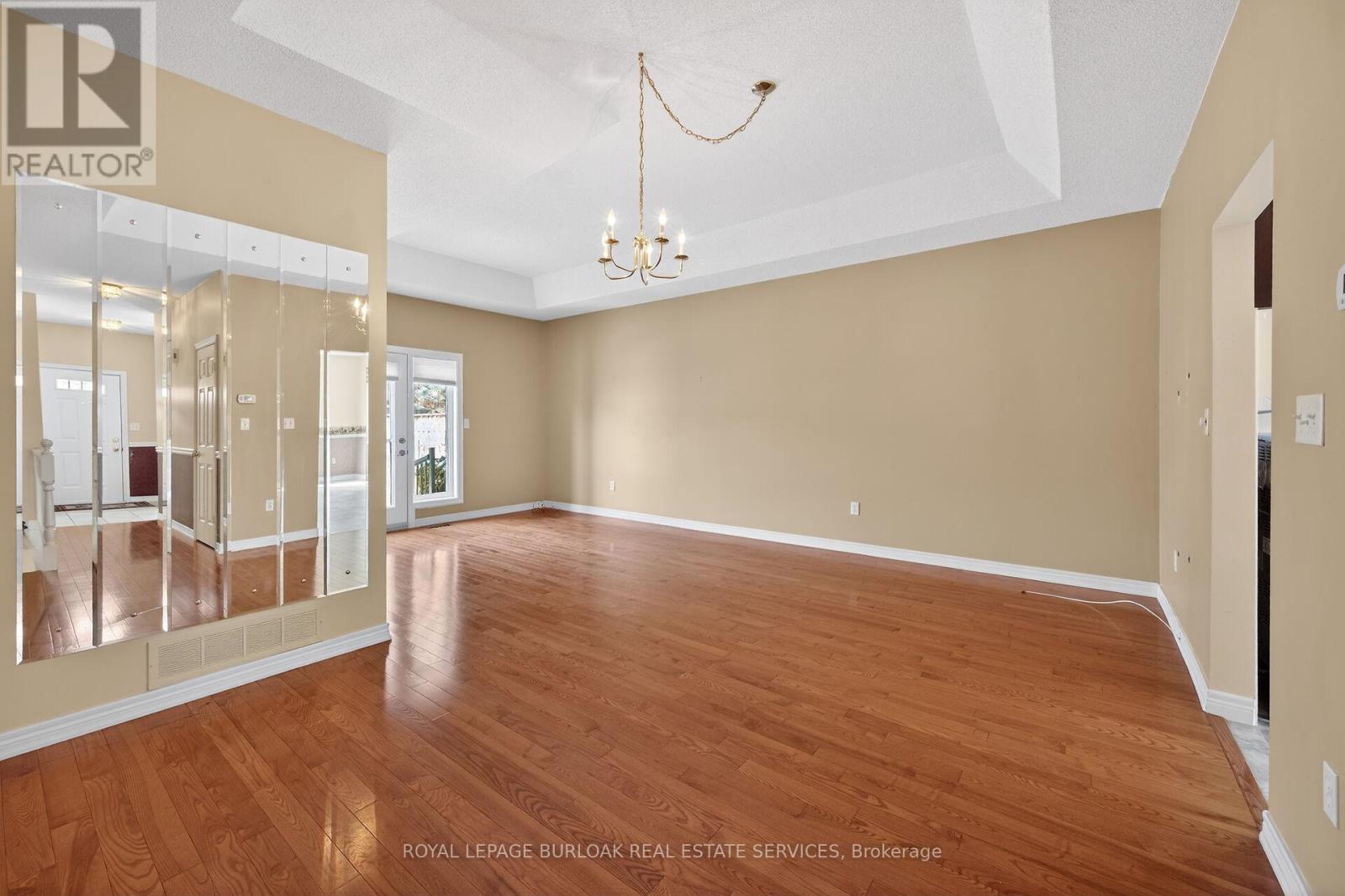 20 Twentyplace Boulevard, Hamilton, Ontario  L0R 1W0 - Photo 8 - X12823260