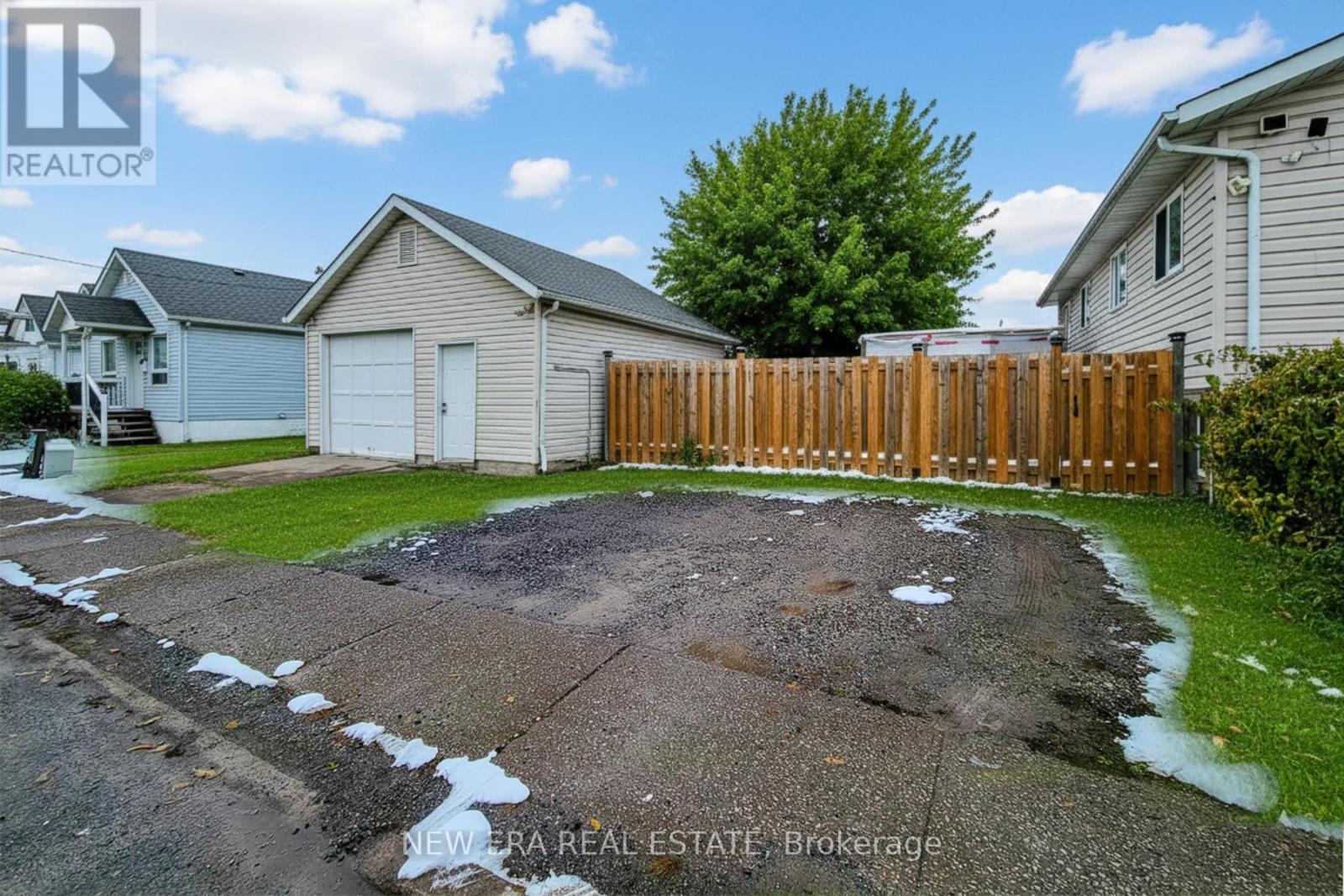 103 Vine Street, St. Catharines, Ontario  L2R 3Y3 - Photo 8 - X12823262