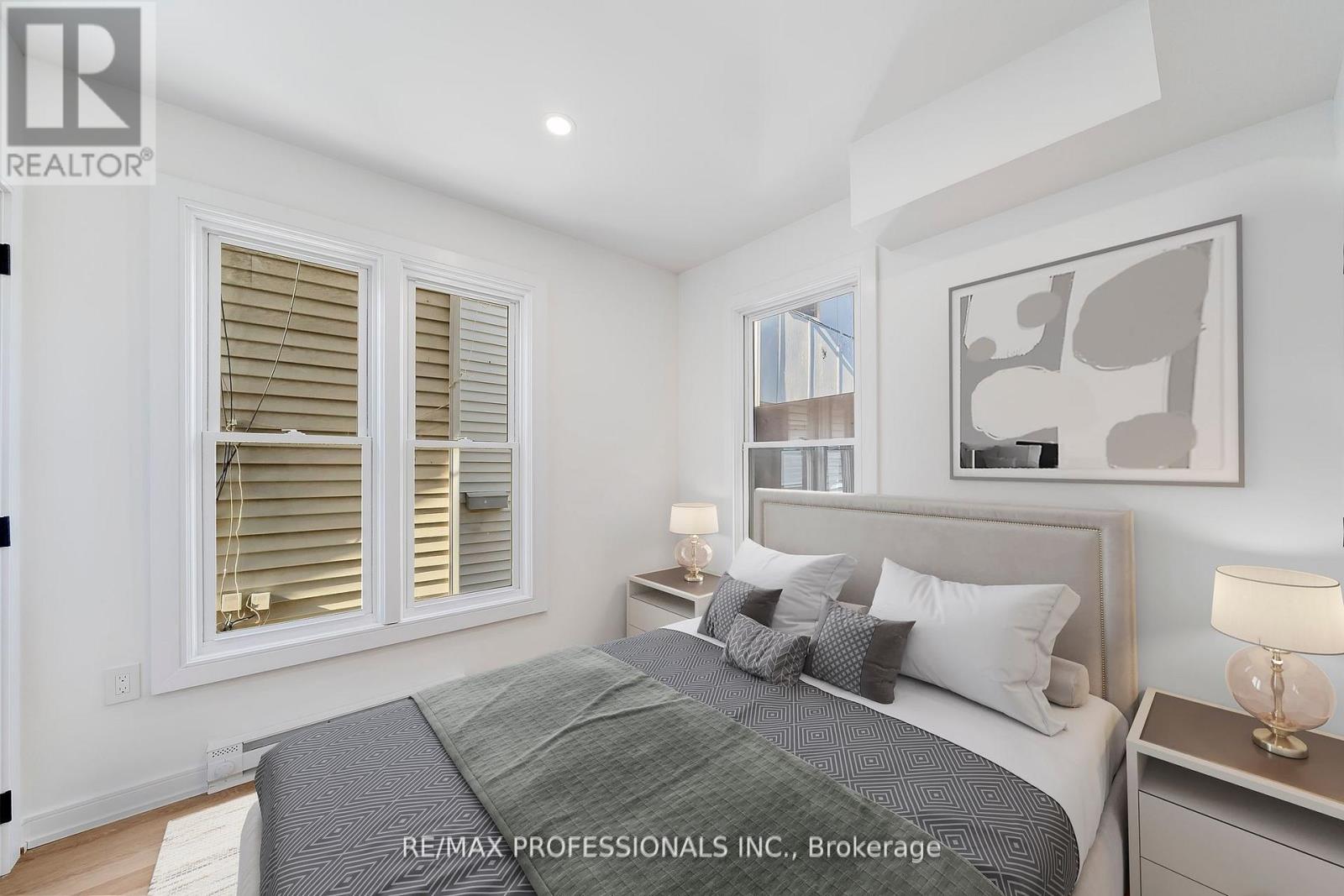 27 Oakdale Avenue, St. Catharines, Ontario  L2P 2B8 - Photo 12 - X12823282