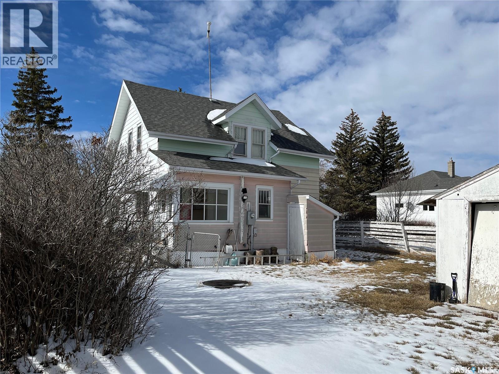 133 2nd Street E, Lafleche, Saskatchewan  S0H 2K0 - Photo 2 - SK029246