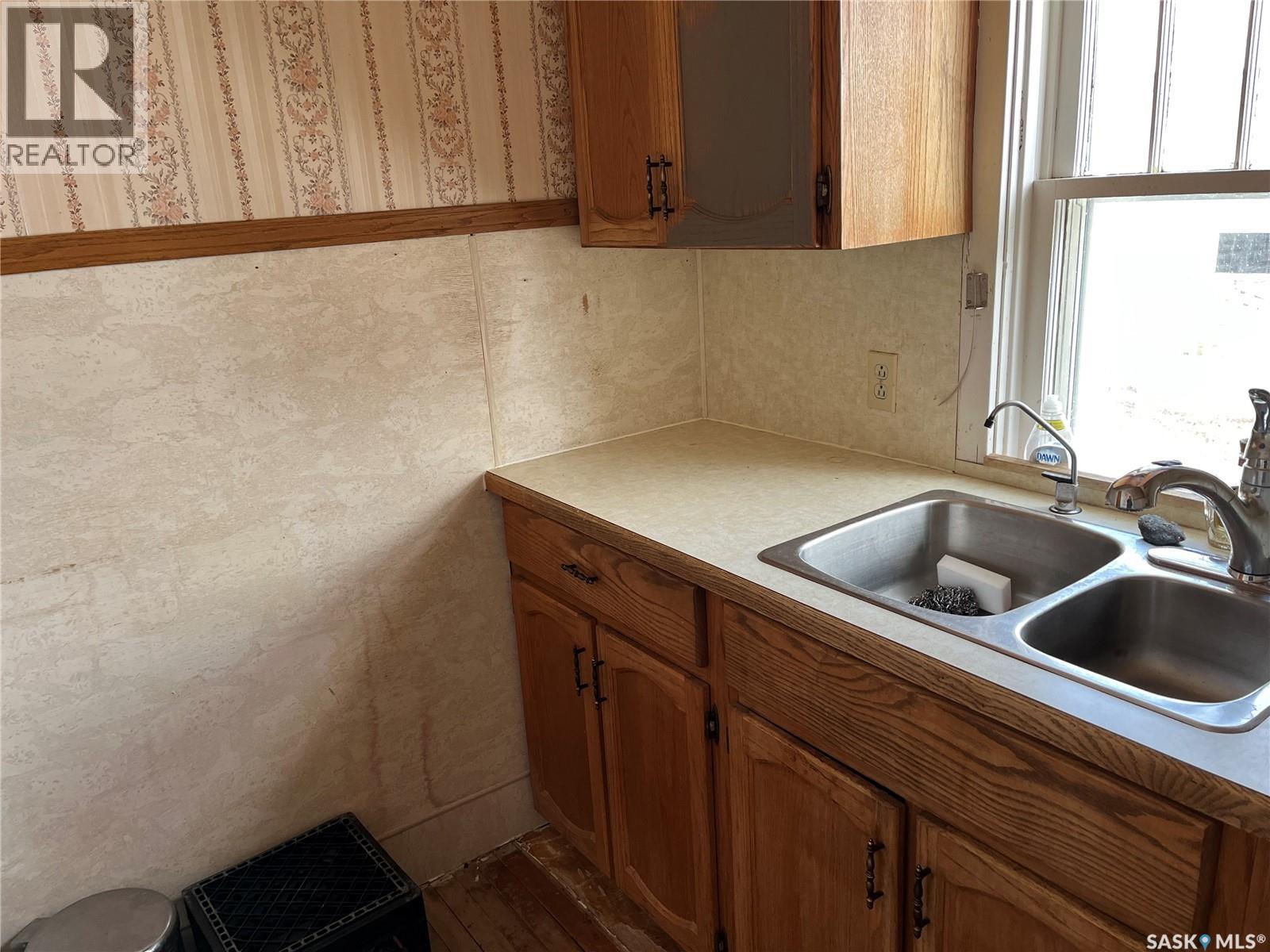 133 2nd Street E, Lafleche, Saskatchewan  S0H 2K0 - Photo 6 - SK029246